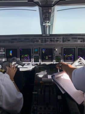 Vue cockpit ERJ145